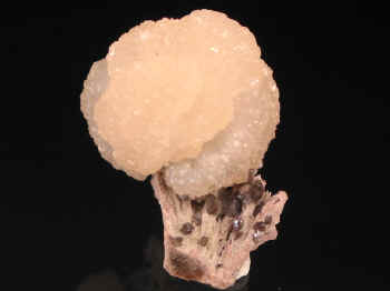 stilbite.JPG (43117 bytes)